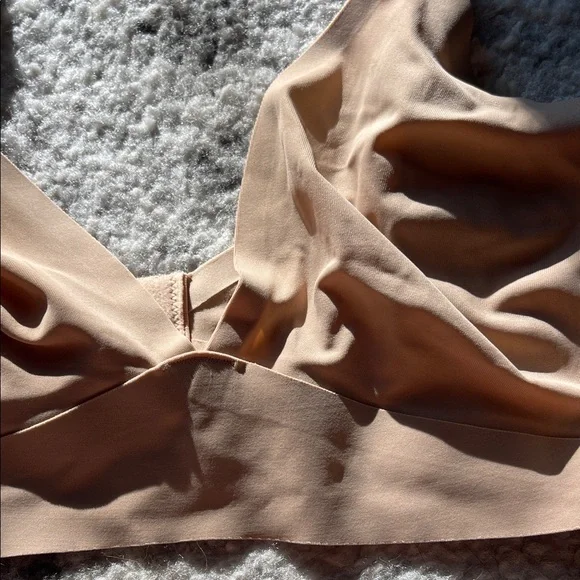 Seamless Nude Bralette - Picture 2 of 5